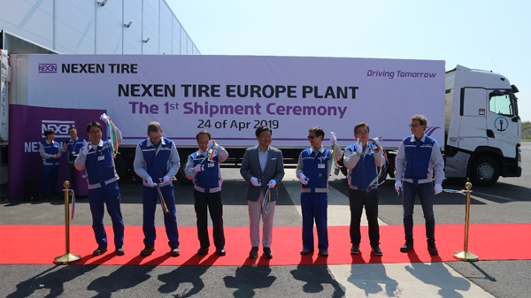 Nová továrna Nexen Tire u Žatce slavnostně vyexpedovala první pneumatiky